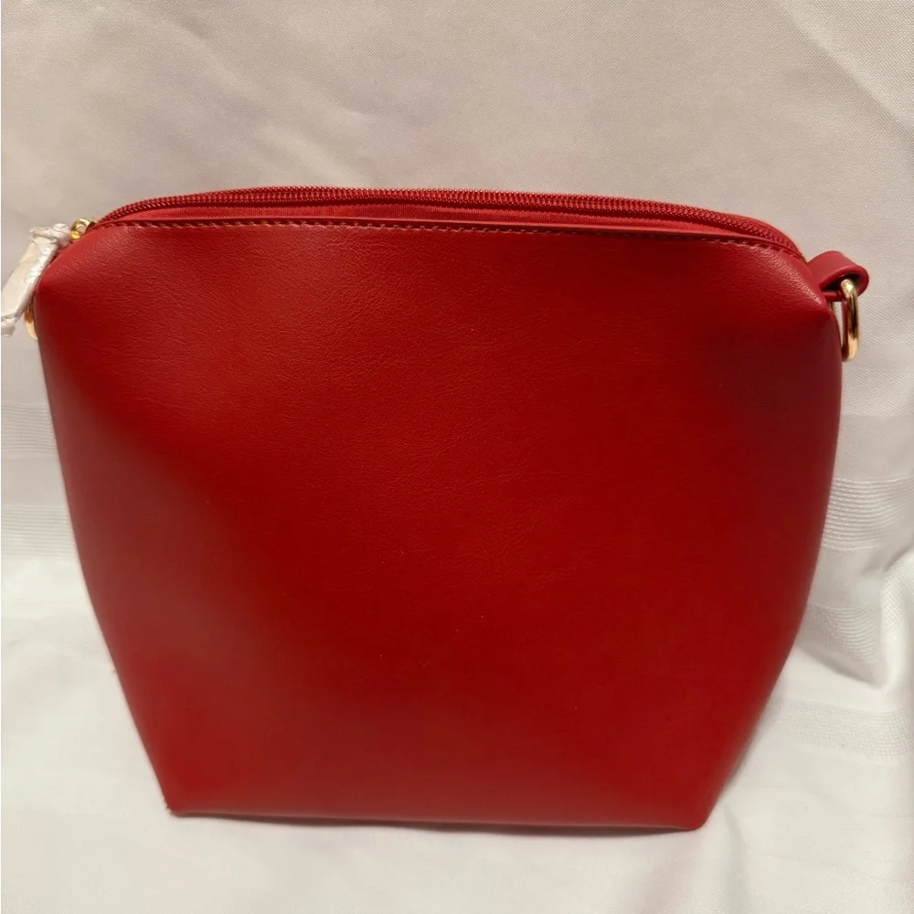 🆕 Montana West Leather Cosmetic Smooth Leather Bag {Missing Wristlet strap} Red